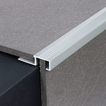 Slika ALU lajsna stepenišna za keramiku 42x10 mm 2,7 m srebrna